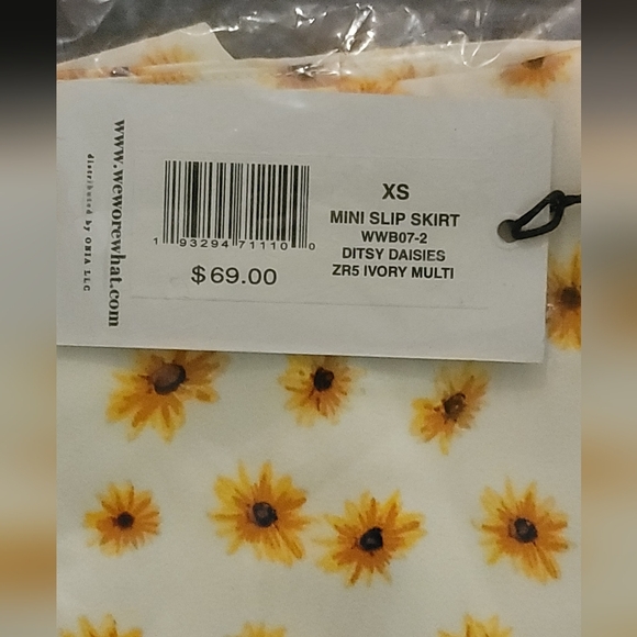 Anthropologie WeWoreWhat Mini Slip Skirt Ditsy Daisies in Ivory‎ Multi, XS - Picture 6 of 9